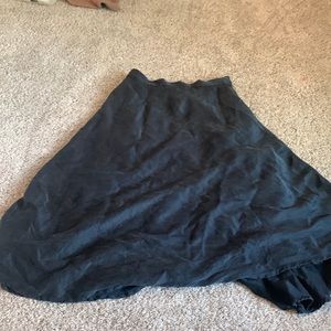 black trendy skirt